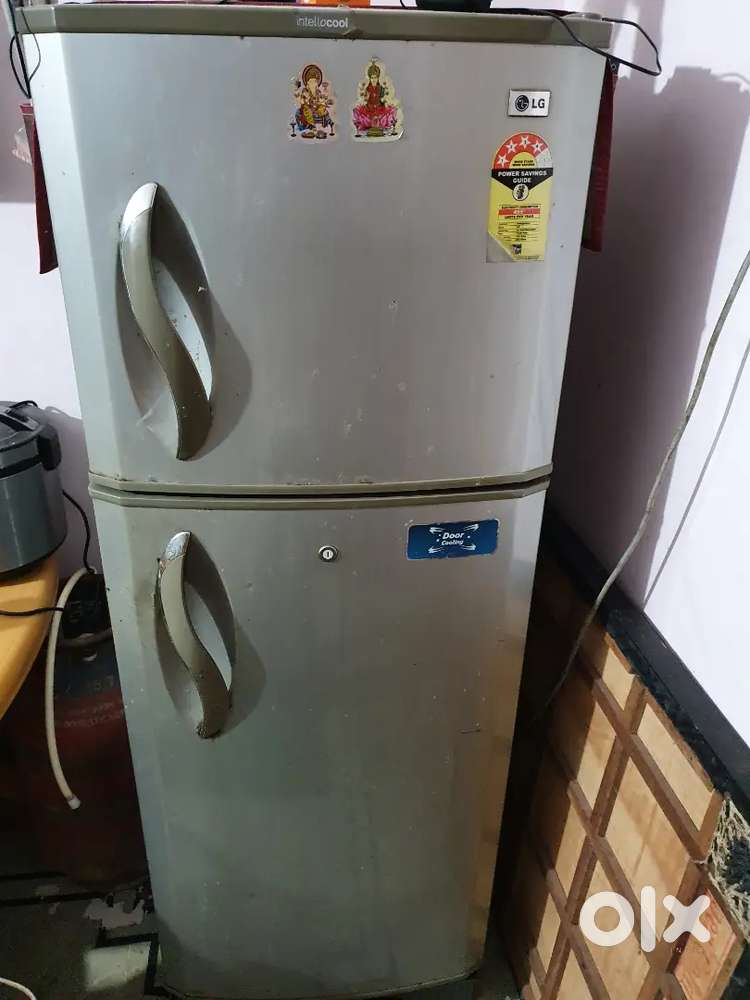 Lg double door refrigerator 6yrs old in running condition fixed Rs7k