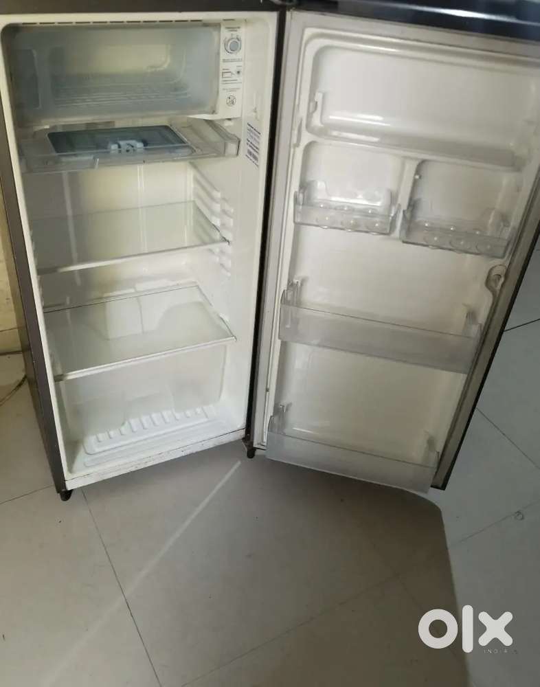 I offer sales brand new samsung fridge signal door