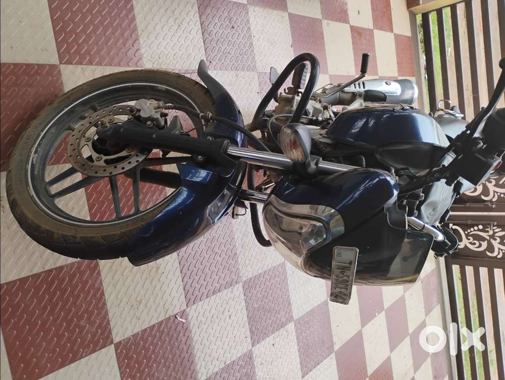 Bajaj V15 2018
