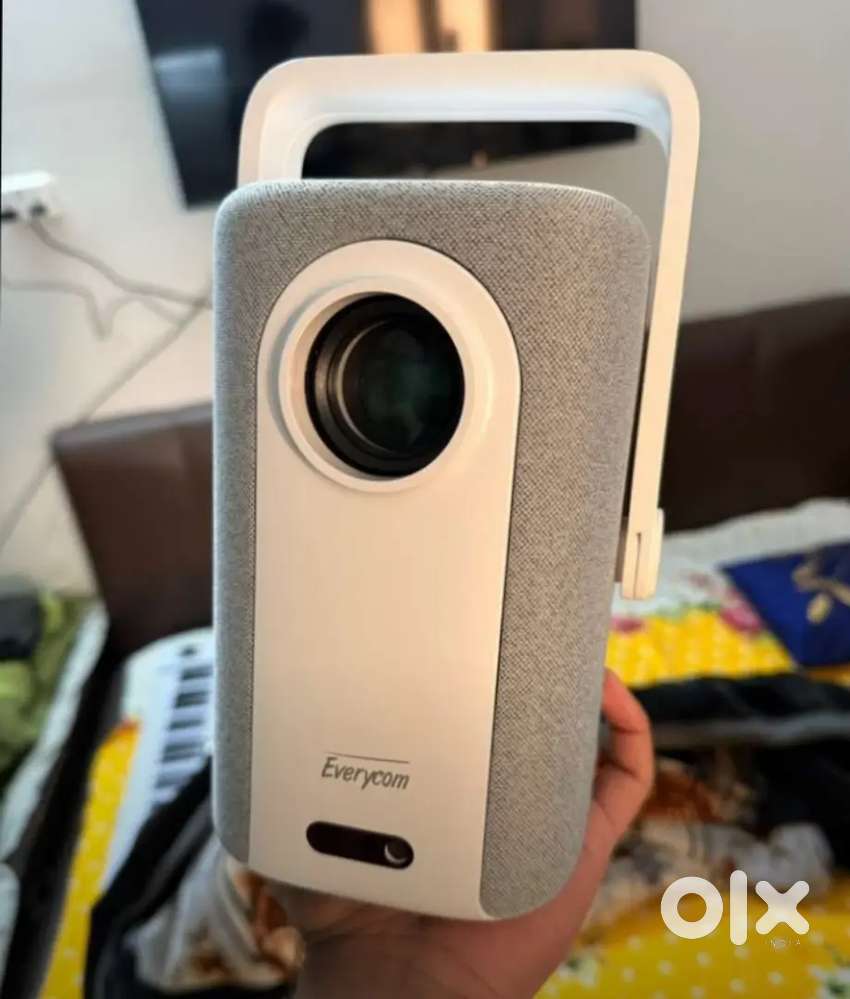 MINI PORTABLE PROJECTOR