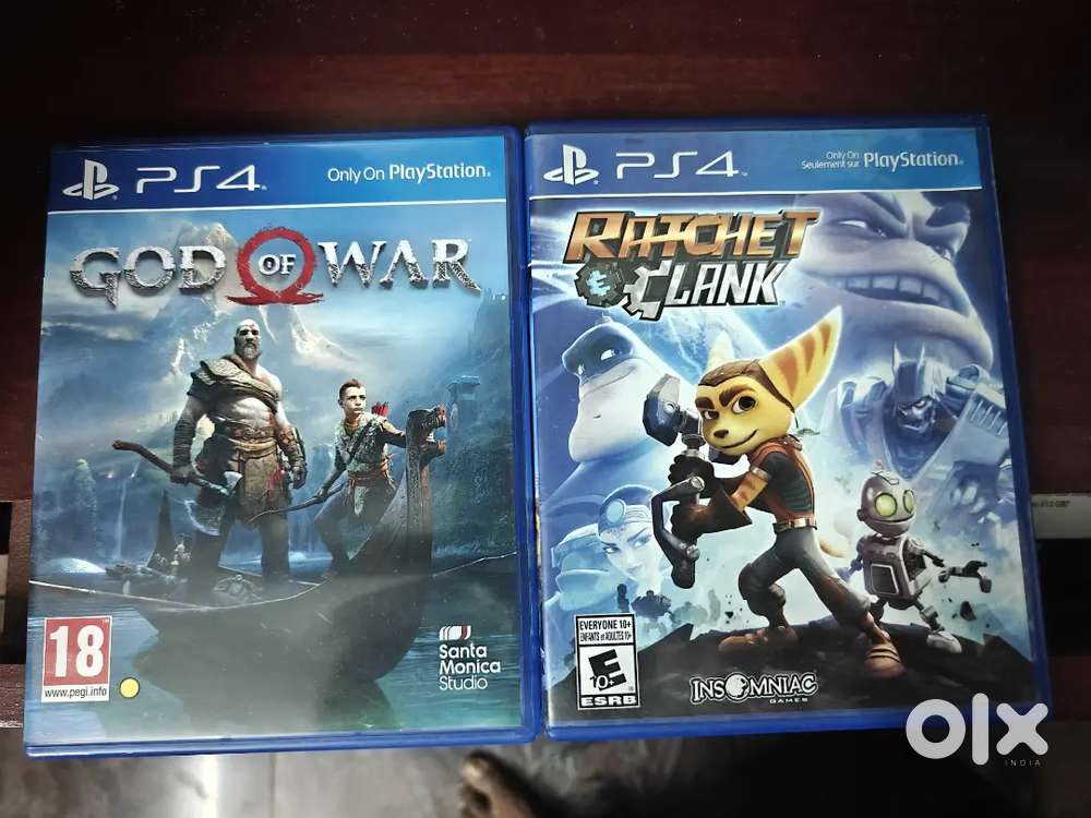 Playstation 4 game disc god of war 2018 and ratchet n clank