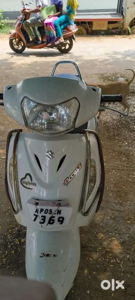 Good running condition gud milege new tyres ready to race