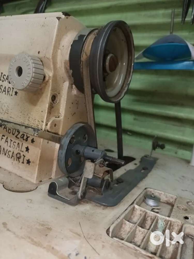 NOVEL Industrial Sewing Machine with Clutch Motor – Good Condition