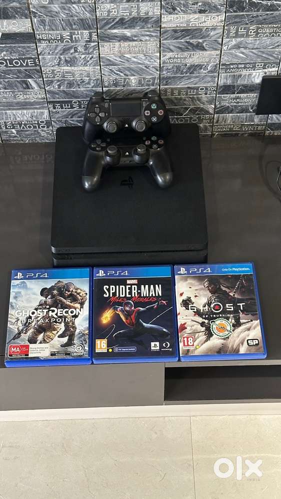 Ps4 with extra controller and games