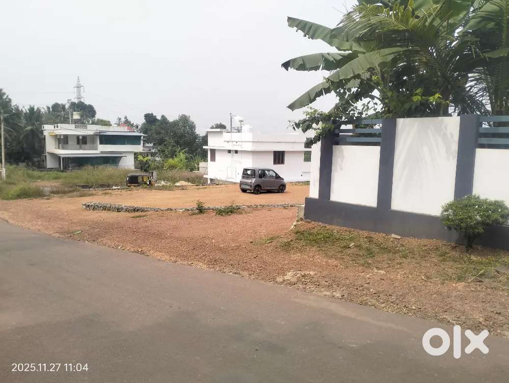 Infopark Thripunithura Thiruvankulam high way plot for sale