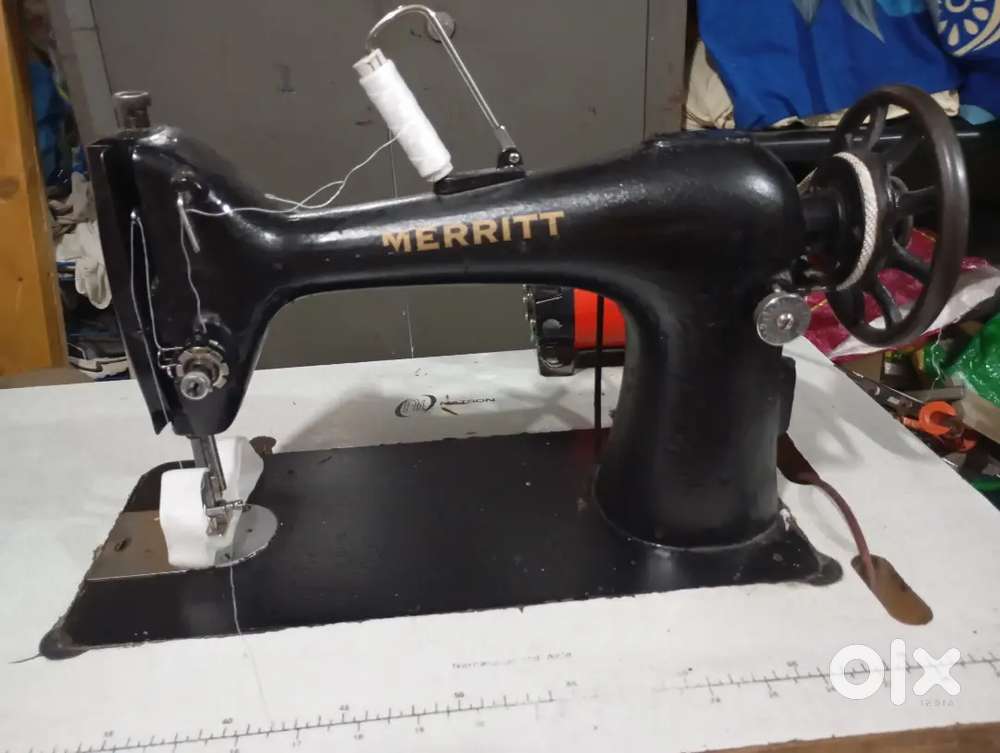 MERITT Sewing Machine - Excellent Condition