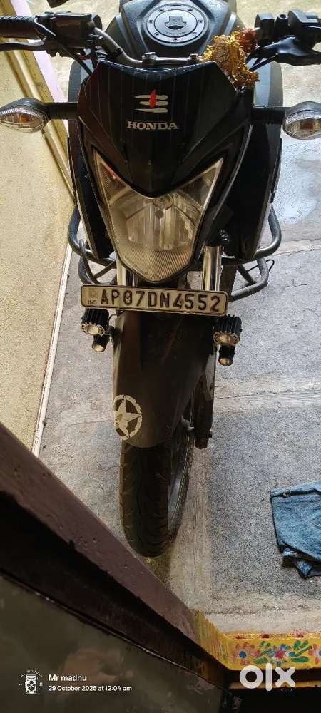 Selling Good condition Honda hornet 160r
