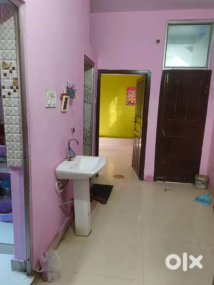 1 Room Available in 2BHK Flat – Ready to Move In