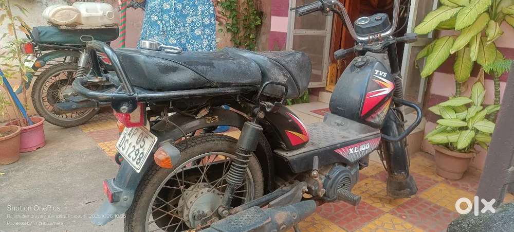 TVS XL 100