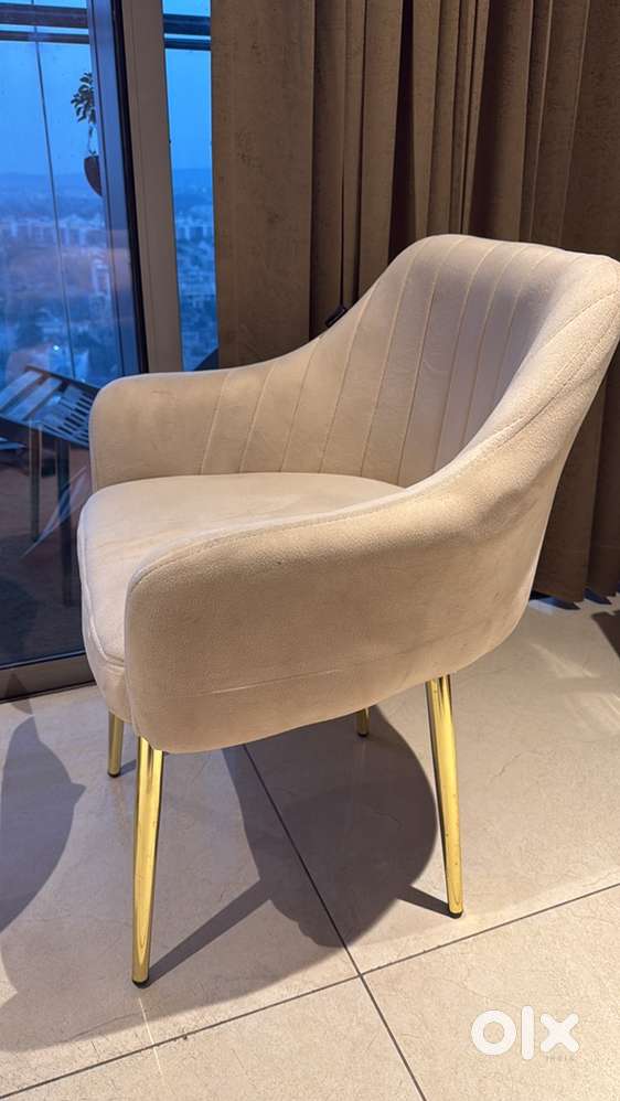 Full furnished 1-2 room set available in sector 16