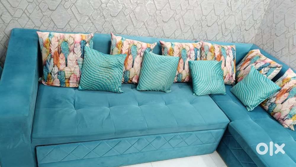 Sofabed + bedroom chais + table 32000