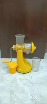 Hand juicer