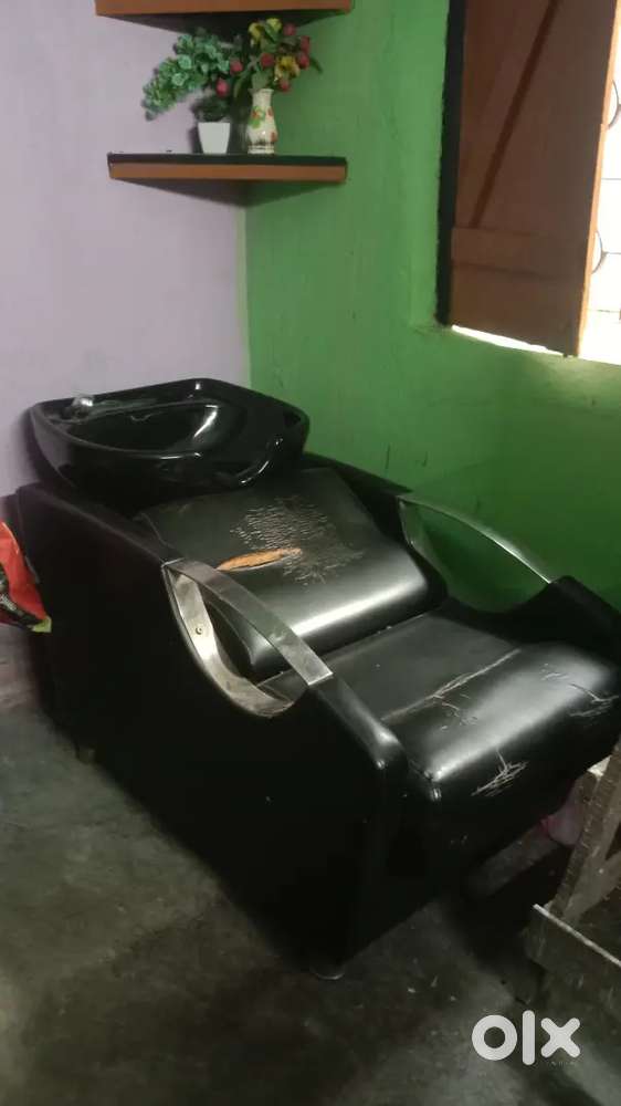 Parlour shampoo station