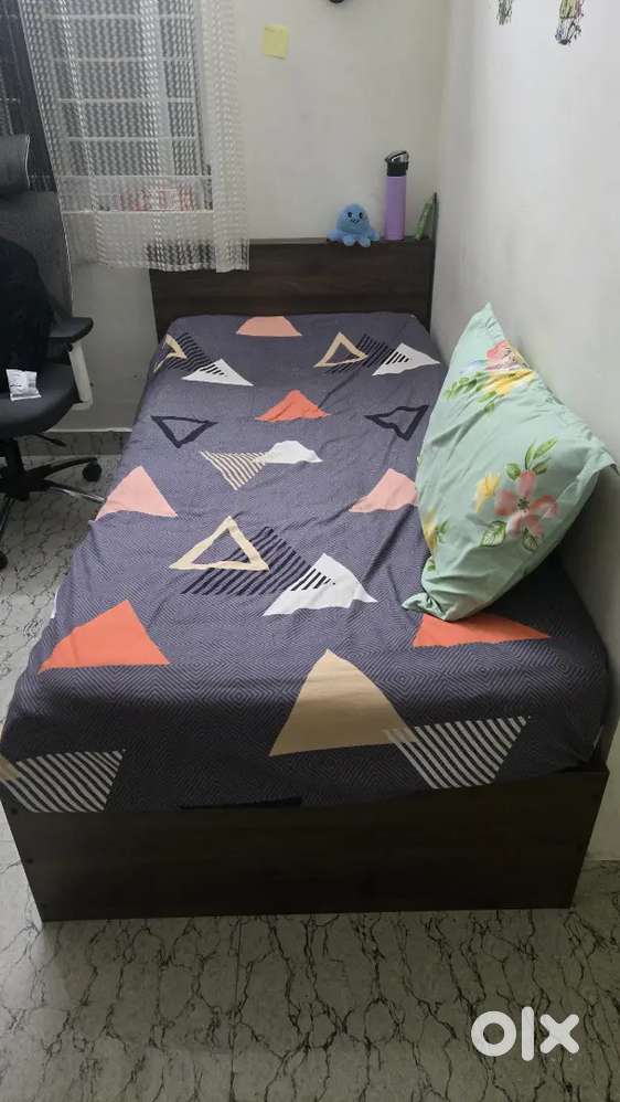 Single Bed with Box Storage – Excellent Condition