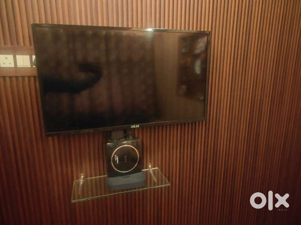AKAI SMART TV with stabilizer