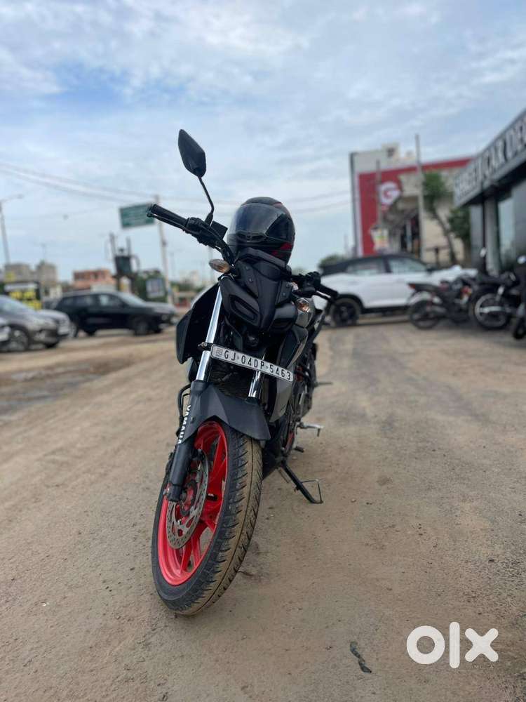 Yamaha MT 15 V1 Nov 2020 Ice fluo First Owner