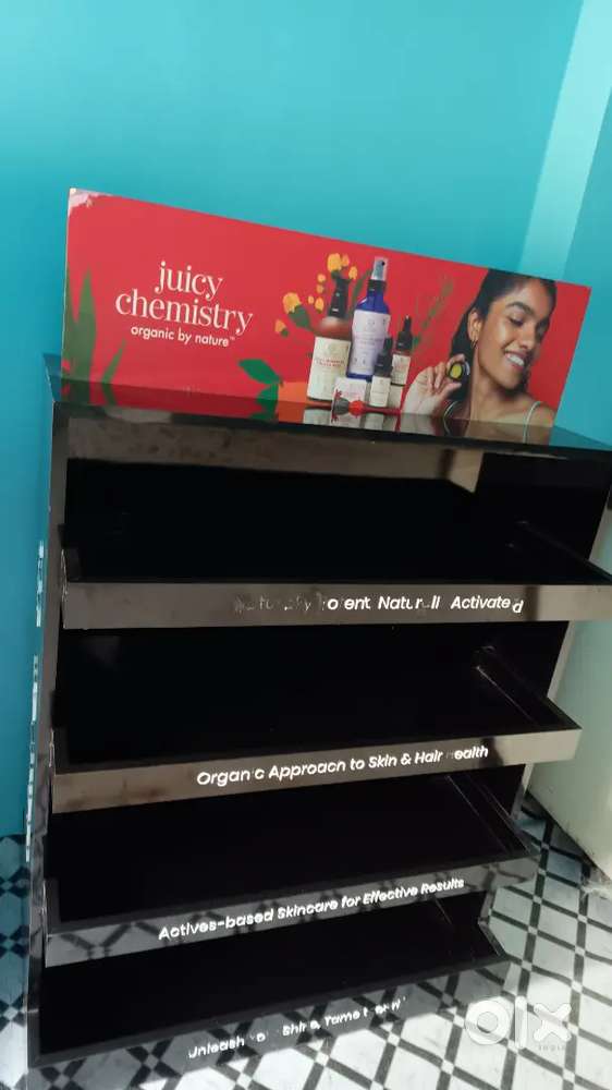 Cosmetic counter