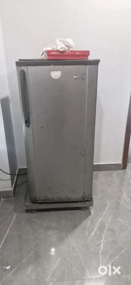 Samsung 182 liter fridge working fine
