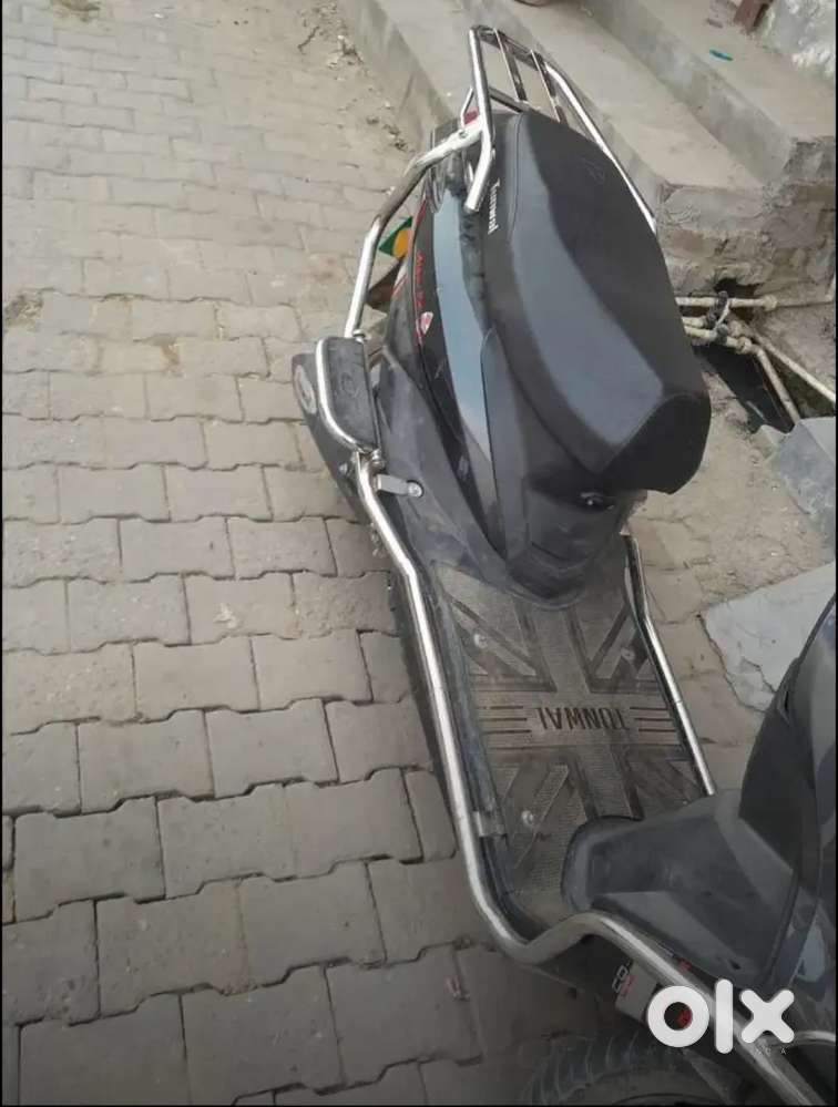Tunwal ki top model gurantee m electric scooty bilkul new padi hai