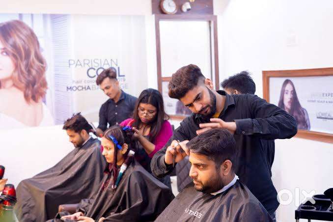 UNISEX SALON NEED MALE AND FEMALE CANDIDATES APPLY NOW !