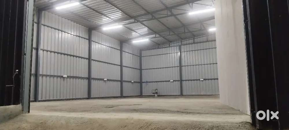 PALLIKARANAI 2600 sf on road shop for rent