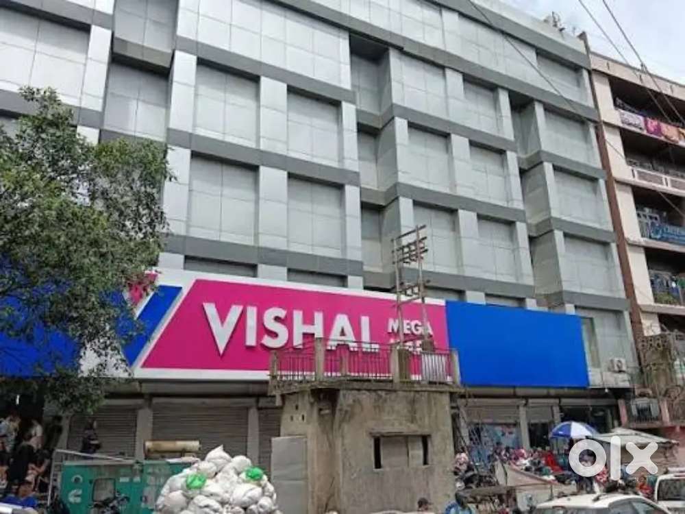 Vacancy available in vishal mega Mart 40 candidates girls and boys