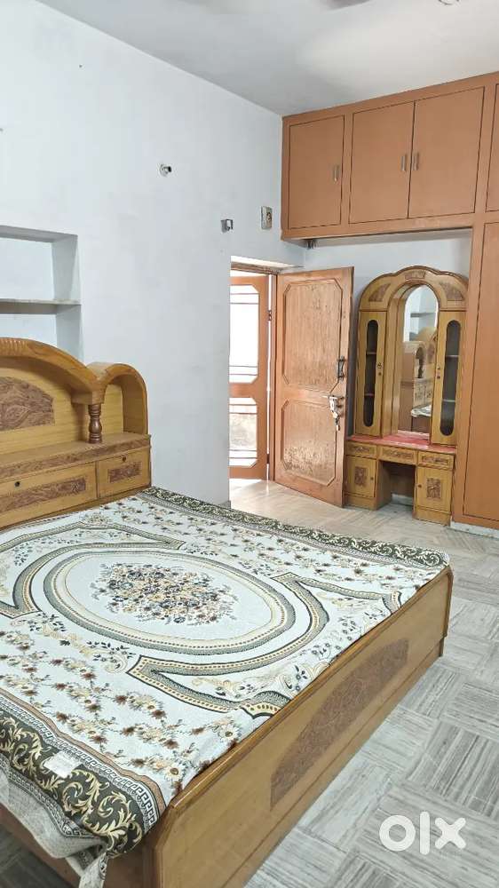 Vaishali 1 room kitchen letbath. Fully independent for males only