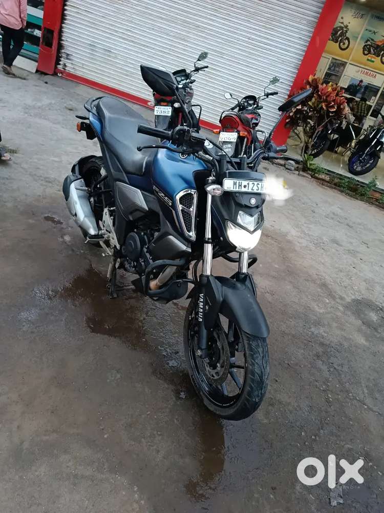 Yamaha Fzs 2nd owner Dec 2019

Blue colour