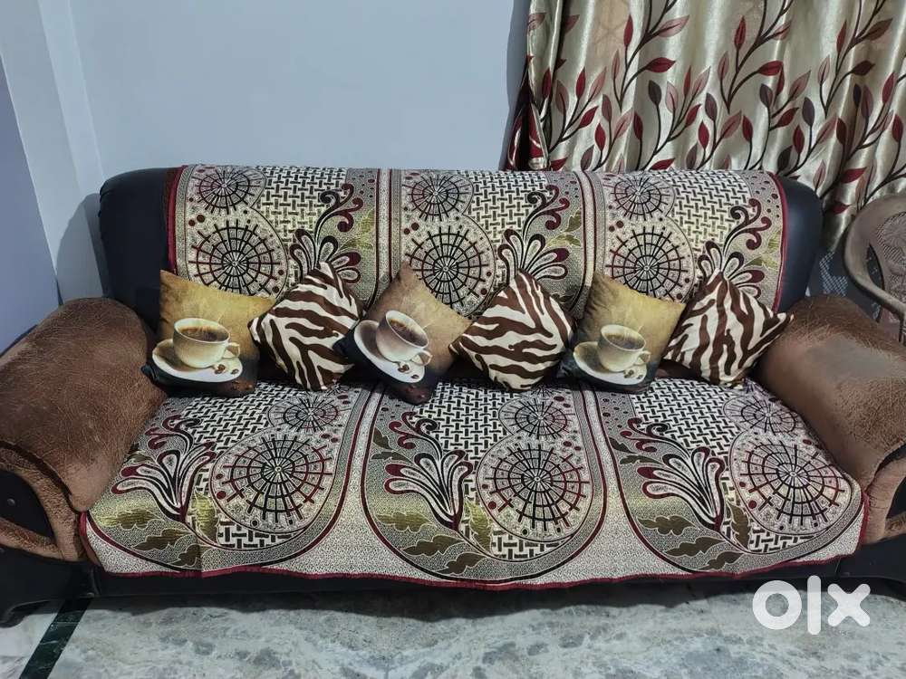 5 seater sofa with 9 cushion