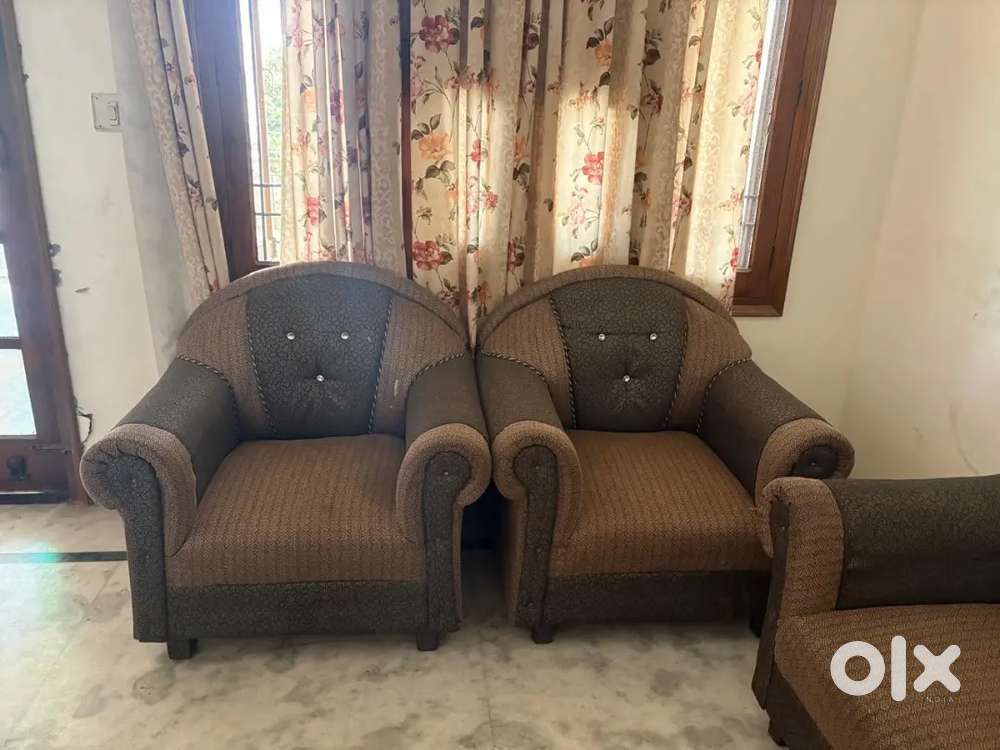 5 seater sofa set available