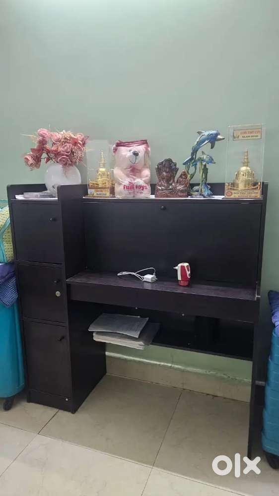 Computer table