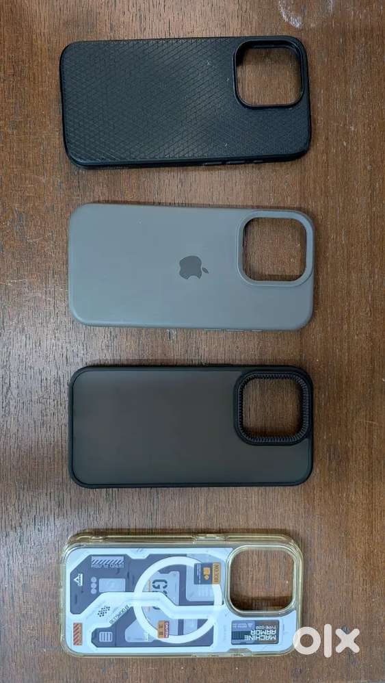 iPhone 15 Pro Spigen Original Cover + 3 Free Covers