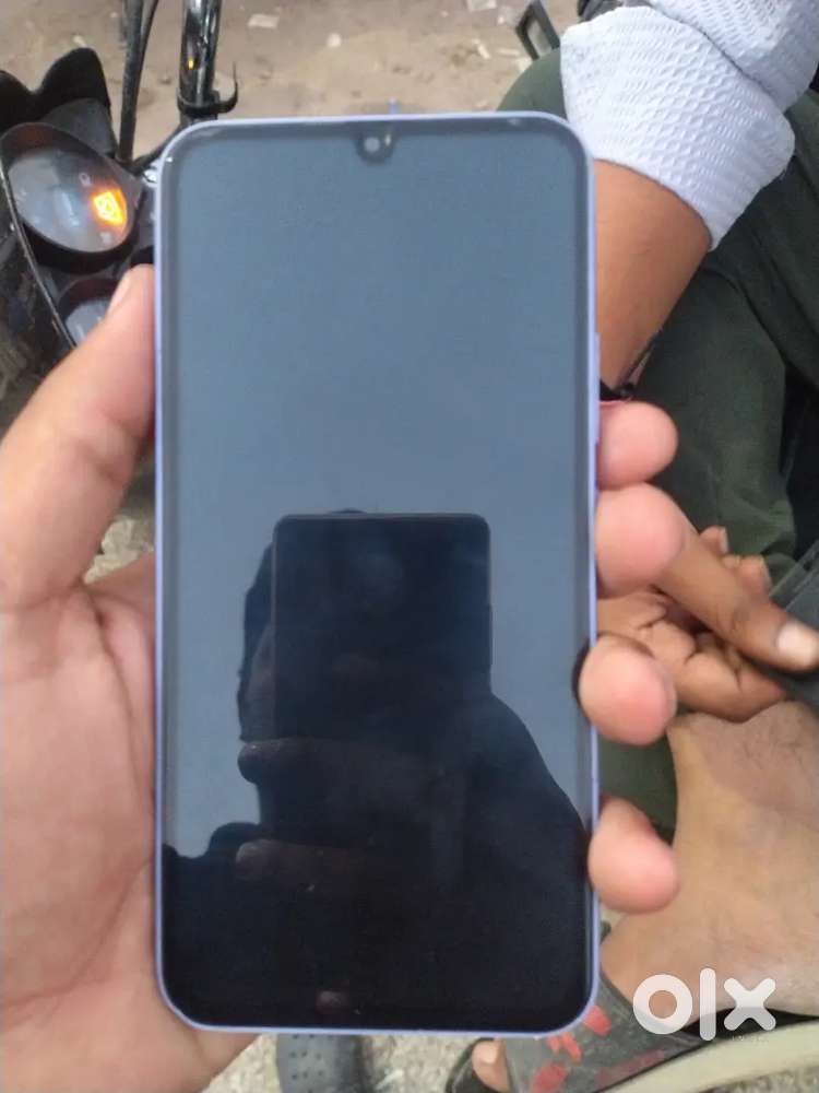 A34 5g good condition bil box available