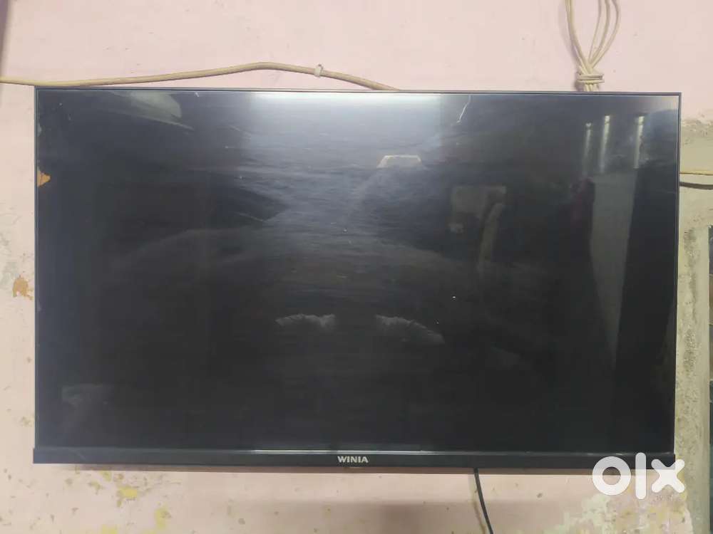WINIA TV 32 inch 1 Year Old