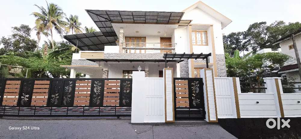 House for sale in Kurishummoodu