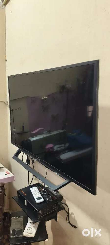 SONY TV  very good condition light use