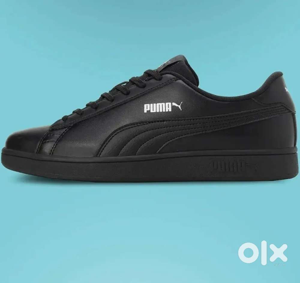 Salesman for footwear shop