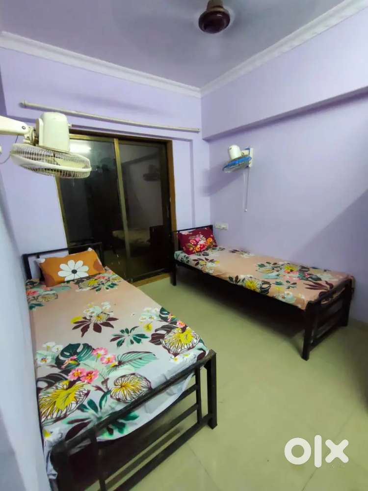 Zero brokerage boys pg vile Parle West near railway station 2 min