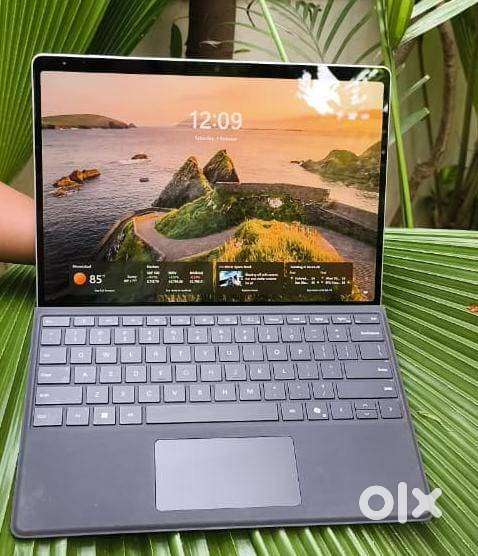 Microsoft Surface Pro (11th Edition)  WITH KEYBOARD TIP TOP CONDITION
