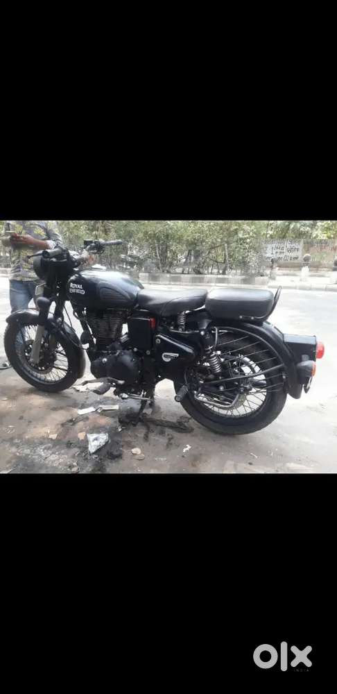 Classic 500 stealth black