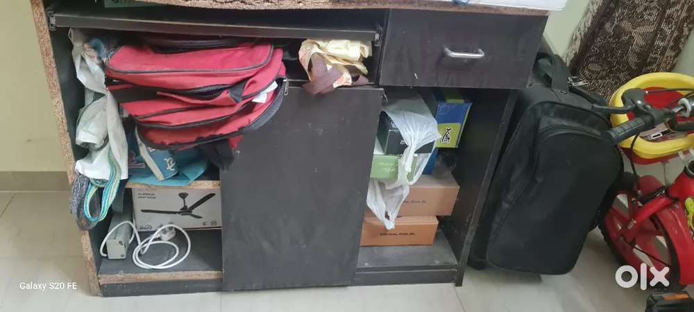 Computer table