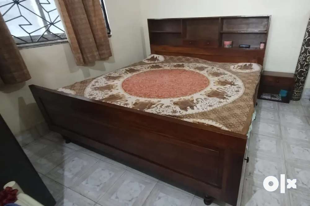 King size Double bed with storage space and side box