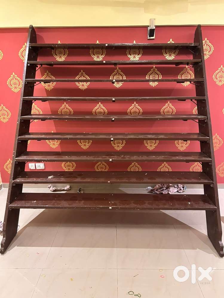 Strong wall mountable Golu steps