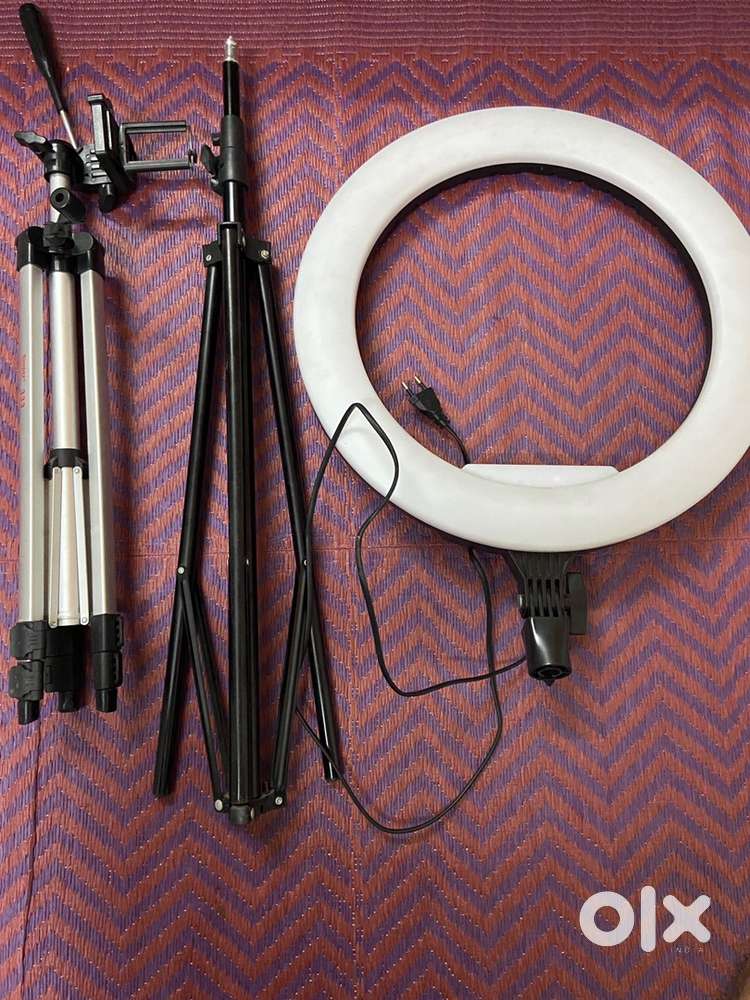 Ring light and mobile tripod