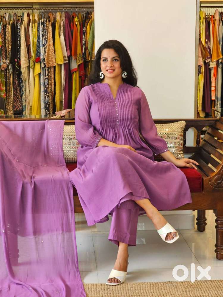 Sales girl for Clothing store