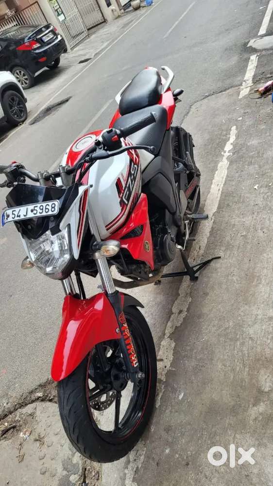 Yamaha Fzs 2015 model