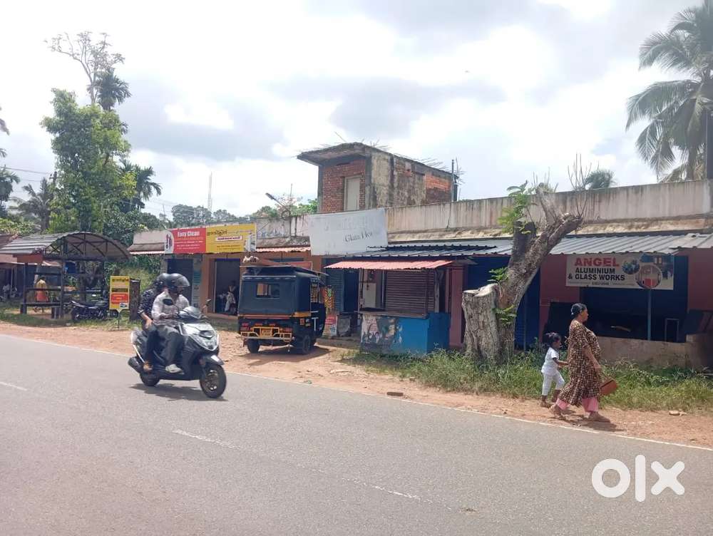 7 shop rooms with parking area and one room with attached bathroom