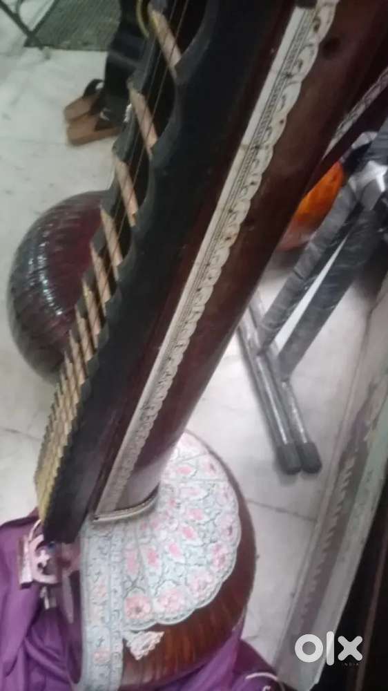 Vintage Veena ,handled with care by owner and tuning keys fitted