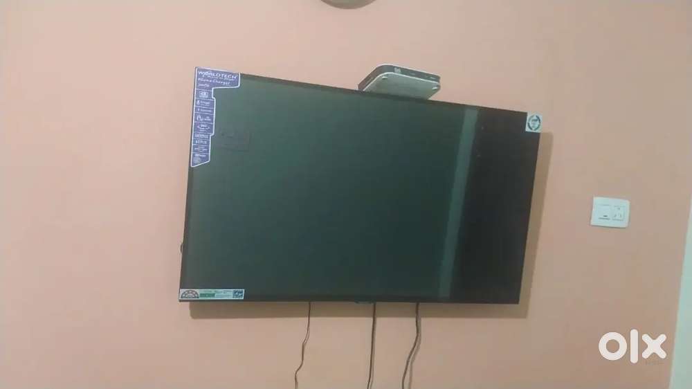 Good condition TV 42inch world tech only 6month