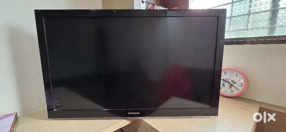 SAMSUNG 40 FHD WIDE TV ( CLEAN CONDITION )